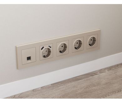 Комплект мех-ма компьютерной розетки RJ-45 экранированной с автоматической защитной шторкой Alfa Серо-бежевый матовый Quant Ambrella Volt MA372005 (AP3720, VM185)
