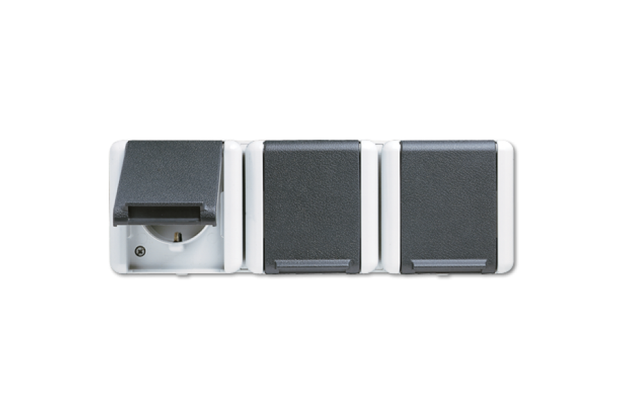 Розетка Schuko трехместная Jung 8230W